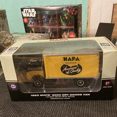 First Gear White 3000 Dry Goods Van - Associação Nacional de Peças Automotivas  - Imagem 1 de 4