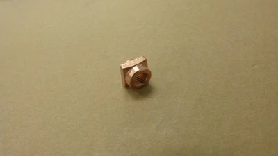 Tuerca remachada original Mercedes-Benz 000-990-25-52 Foto 1 de 4