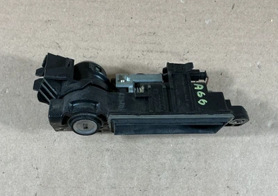 Manija de bloqueo de maletero Mercedes-Benz E500 2003-2009 A2037500693 OEM Foto 1 de 4