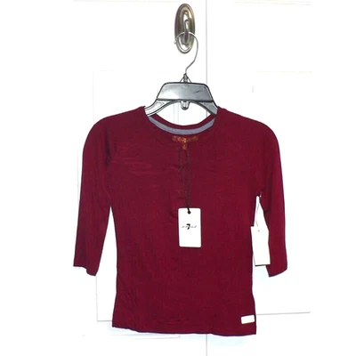 7 Para Toda la Humanidad Niñas Manga Larga Raglán Logo Henley en Rojo Rubí Pequeño $35 Foto 1 de 2