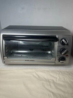 Black & Decker TRO480BS 4-Slice Countertop Toast-R-Oven – Tested Works  - Image 1 of 4