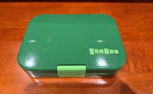 Yumbox Original Green Leakproof Bento Kids Lunch Box Container - I love NY - Picture 1 of 6