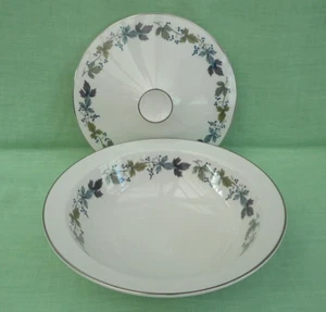 "Tazón y tapa de verduras y tapa vintage Royal Doulton Borgoña hueso porcelana - 25 cm (9,75") - Imagen 1 de 5