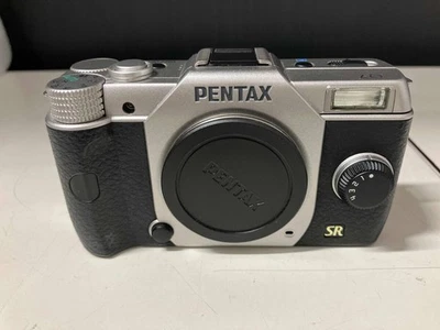 PENTAX Q7 BODY BK/WH 001 Spiegellose Digitalkamera getestet initialisiert - Bild 1 von 4