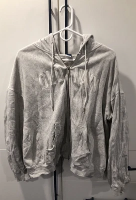 ANTIGUA SUDADERA CON CAPUCHA AZUL MARINO CON LOGOTIPO GRÁFICO CREMALLERA COMPLETA GRIS JASPEADO CLARO GRANDE Foto 1 de 3