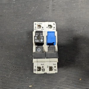 Disjoncteur Électrique Utilisé 13A - Fonctionnel, Signes D'Usure - Picture 1 of 8