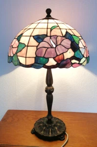 Große Tischleuchte, Lampe im Tiffany Stil mit bunten Blumen, Lampenfuß Bronze - Bild 1 von 19