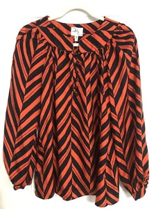 Milly of New York Chevron Button Detail 100% Silk Blouse Women Size 4 - Picture 1 of 10