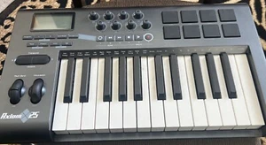 M-AUDIO AXIOM 25 USB MIDI KEYBOARD CONTROLLER - Picture 1 of 8