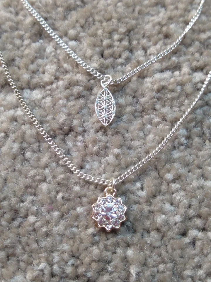 Collar de cadena Kohl's tono plata con colgante Foto 1 de 4