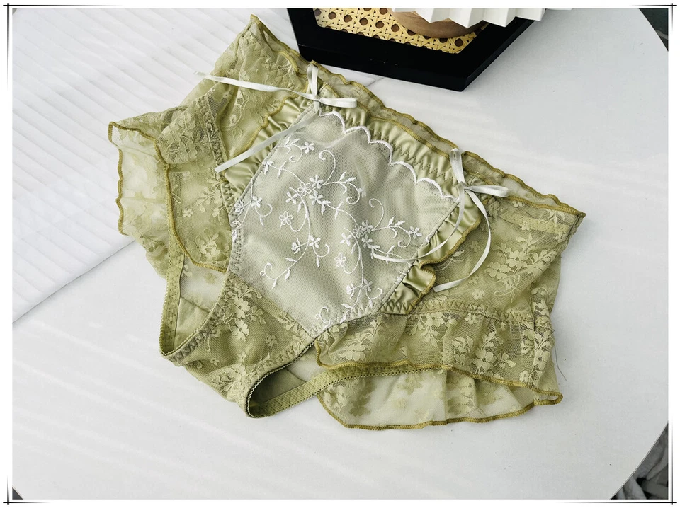 3件装刺绣大码蕾丝蝴蝶结中腰女孩内衣内裤 — 第 1/4 张图片