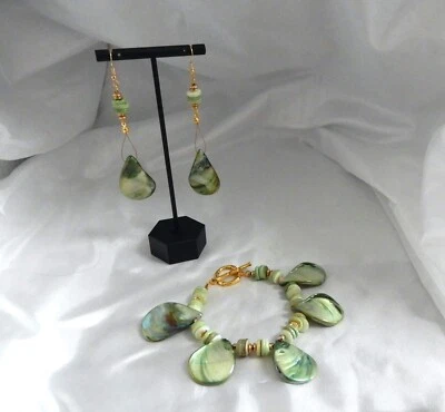 Juego de pulsera y pendientes Green Shells Foto 1 de 4