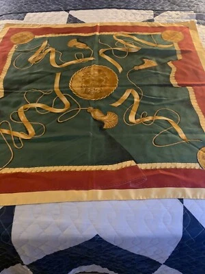 BUFANDA DE SEDA FENDI DE COLECCIÓN 38,5”X38,5” MULTICOLOR LIMPIA EN MUY BUEN ESTADO LEER DESCRIPCIÓN  Foto 1 de 4