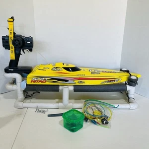 Aquacraft SuperVee 27 SV27 Nitro RC Boat Racing w/ Radio Motor & Parts Untested - Picture 1 of 23