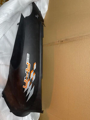 Keeway ARN 125 CUBIERTA LATERAL DERECHA CON PEGATINA (NEGRA) 65604J13085Z (GRANERO 9) Foto 1 de 4