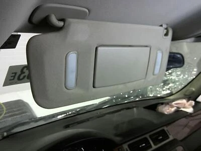 2007 - 2014 Chevy Silverado 3500 Driver LH Left Gray Illuminated Sun Visor Foto 1 de 3