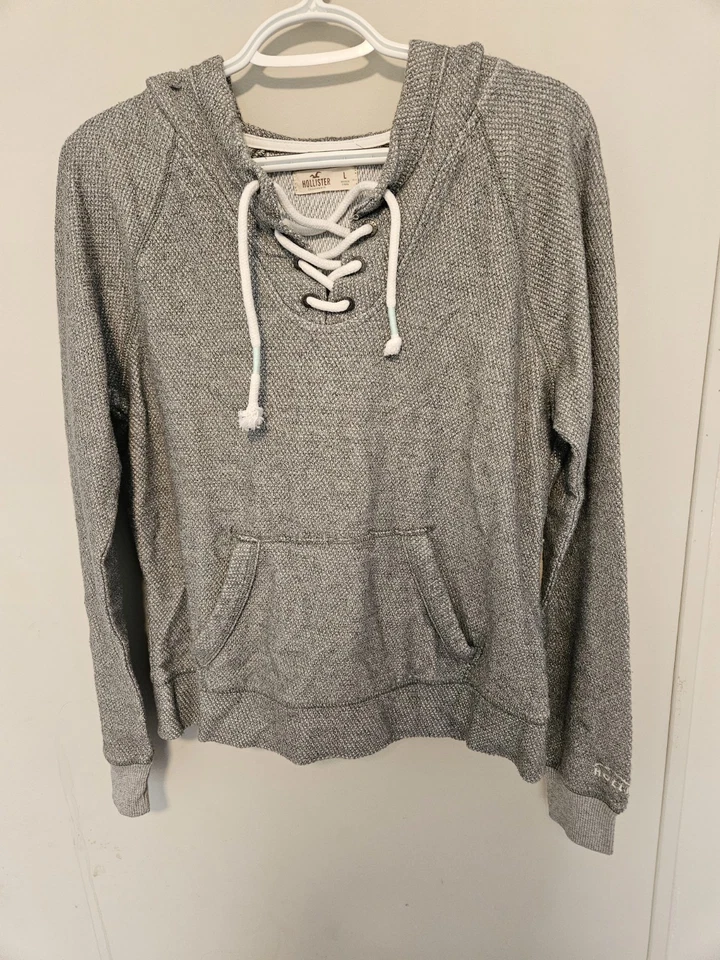 Pullover gris con capucha de manga larga Hollister para mujer talla grande Foto 1 de 1