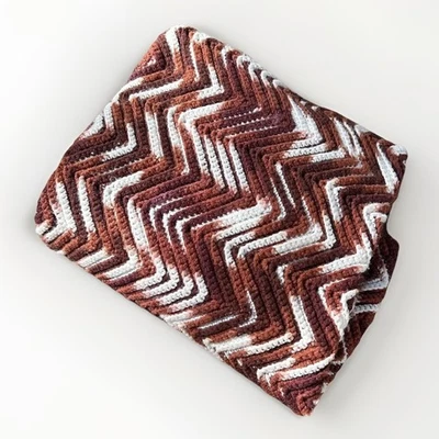 "Manta de ganchillo tejida a mano vintage afgana 45x52"" marrón Chevron Granny" Foto 1 de 4