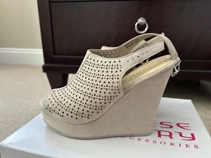 Chinese Laundry Z-Donna Slingback Keilsandale, sandfarben, Größe 6,5, neu im Karton - Bild 1 von 6