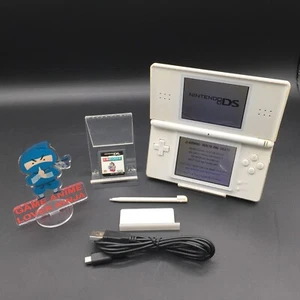 Consola Nintendo DSi Blanco Cargador Stylus Portátil Japonés Japón Probado - Imagen 1 de 20