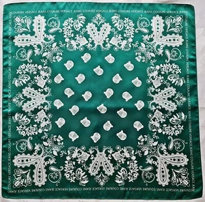 BUFANDA ITALIA VERSACE JEANS ALTA COSTURA VINTAGE AUTÉNTICO LOGOTIPO FLORAL VERDE 27" CUADRADO - Imagen 1 de 4