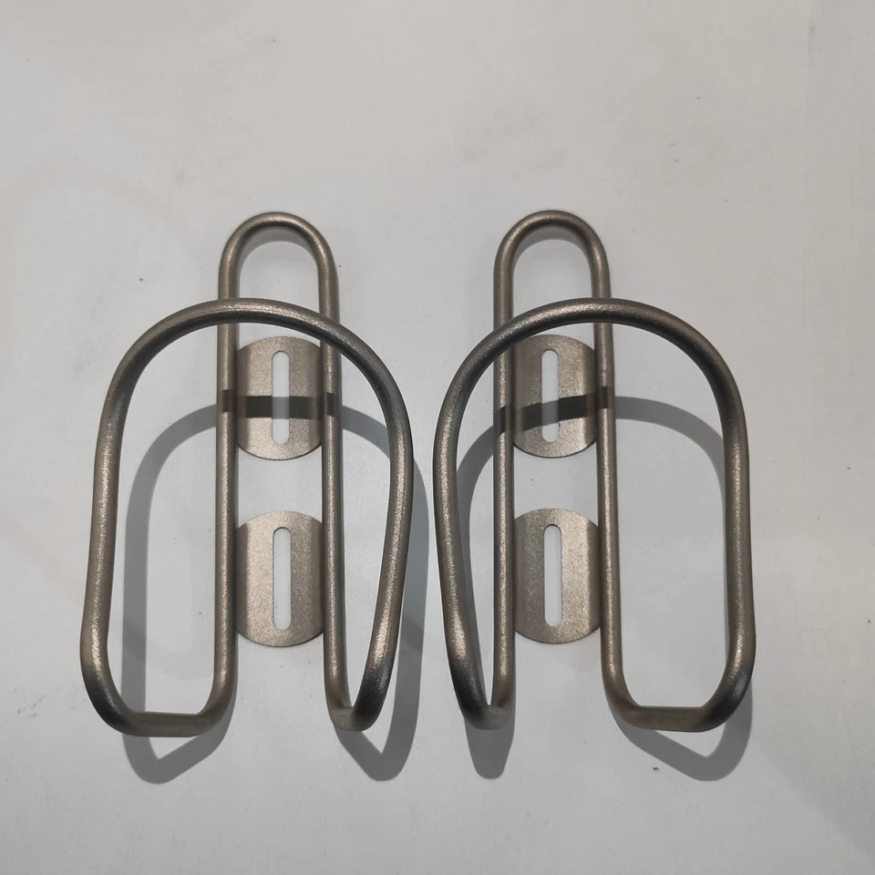 Ультралегкая клетка для бутылок с водой из титана с пескоструйной обработкой 2 шт. с бесплатными болтами M5 Ti - Изображение 1 из 4