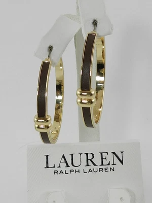 Pendientes de aro Lauren Ralph Lauren tono dorado medianos con inserción de cuero. 1,6" Foto 1 de 3
