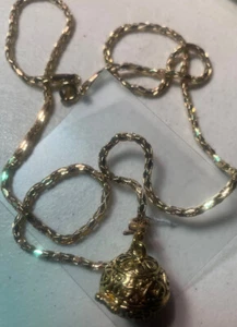 Caja de Oración Píldora Medallón Redondo + Cadena Colgante Placa de Oro Filigrana DiamondSty - Imagen 1 de 6