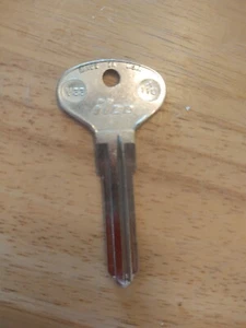 1 KEY BLANK! 1979-1992 VW VOLKSWAGON VANAGON TRANSPORTER X110 V33 VAN CAMPE - Picture 1 of 2