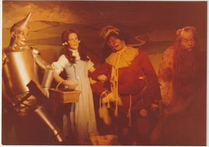 Wizard of OZ Wax Museum Dorathy Toto Gatlinburg TN. Color Photo 3 1/2" x 5" 1979 - Picture 1 of 2