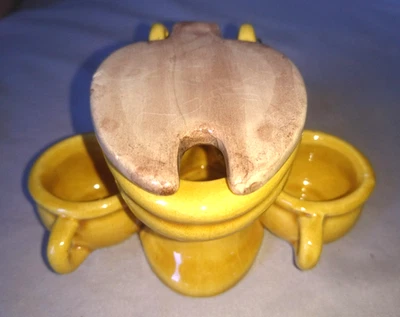 ANCIEN SALIÈRE POIVRIÈRE MOUTARDIER SALERON motif CUVETTE de TOILETTE WC 1980 - Photo 1/4