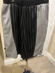 Vintage Men’s Jordan Brand Shorts Medium Black Gray Basketball - Picture 1 of 9