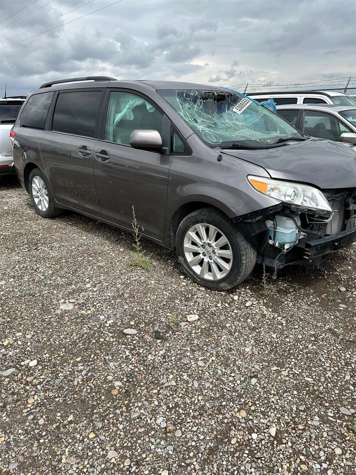 Alternador usado compatible con: Toyota Sienna 2014 150 amperios grado A Foto 1 de 4