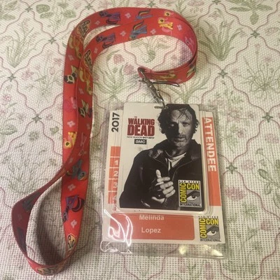 Insignia de asistente a Comic Con SDCC 2017 The Walking Dead con cordón My Little Pony Foto 1 de 4