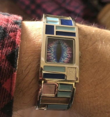 'Time Has Got Me Feeling Blue'... brazalete único en colores vibrantes! Foto 1 de 4