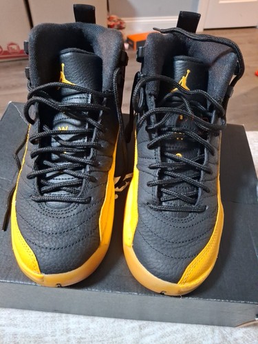 AIR JORDAN 12 RETRO GS NERO ORO UNIVERSITARIO 2020 153265 070 4 anni