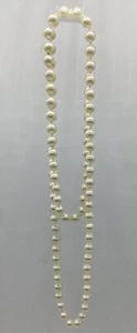 17" Faux Pearl Slip On Necklace Pre-owned. - Picture 1 of 3