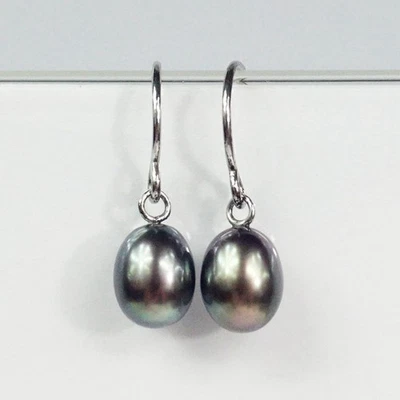 Pendientes colgantes de perlas gris oscuro iridiscentes con gancho de plata esterlina Honora Foto 1 de 4