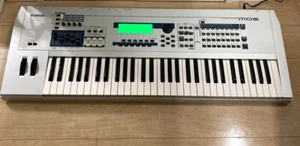 Yamaha MO6 61-Key Music Production Synthesizer Workstation DAW Control - Bild 1 von 6