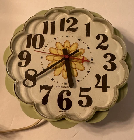 Vintage General Electric Daisy Clock Wall Hanging Plug In - Avocado Green Cover