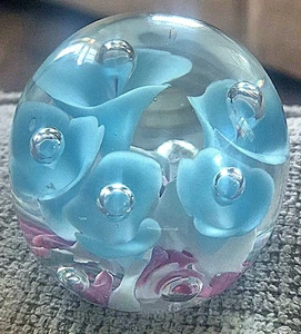 Vtg Joe St Clair Art Glass Paperweight  Baby Blue Trumpet Flowers Bubble Pistils - Picture 1 of 7