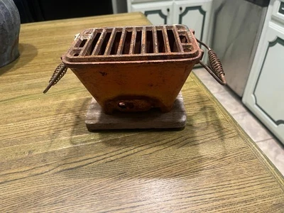 "Mini parrilla Hibachi de hierro fundido vintage 7"" estufa de carbón de mesa rústica"  Foto 1 de 4