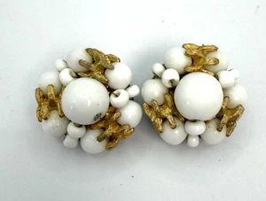 Vintage Hattie Carnegie Classic White Gold Tone Cluster Clip On Earrings - Picture 1 of 7