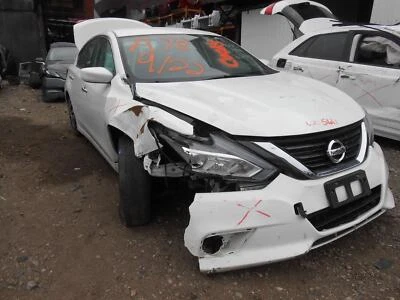 Cuarto de cristal derecho usado se adapta a: Nissan Altima SDN 2017 grado derecho A Foto 1 de 4