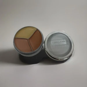 Corrector Kirkland Signature de Borghese Exact Match 0,3 oz/8,5 g - Imagen 1 de 3
