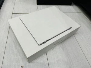 *NEW* Apple MacBook Air 13.6” Retina 2024 - 256GB SSD 16GB Ram 8C CPU 8C GPU M3 - Picture 1 of 11