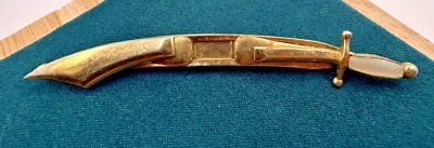 Clip de barra de corbata de espada SWANK de colección de los años 40 tono dorado y madreperla Foto 1 de 4