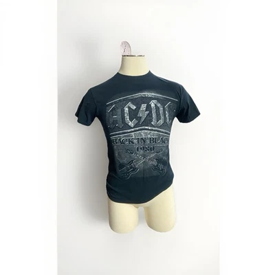 Camiseta pequeña AC/DC espalda en negro pequeña manga corta multicolor, usada Foto 1 de 4