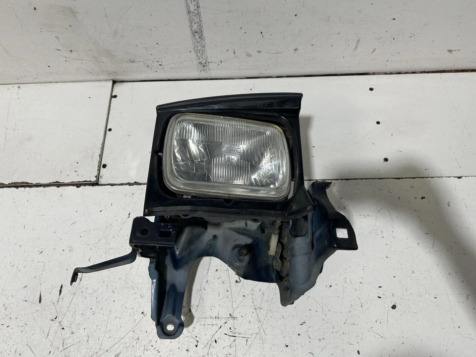 Toyota Celica Right Head Light ST162 11/1985-04/1988 - image 1 of 4