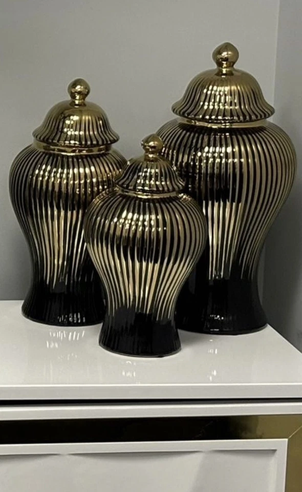 Elegante jarrón negro y dorado: una obra maestra atemporal conjunto de 3 multicolores Foto 1 de 1